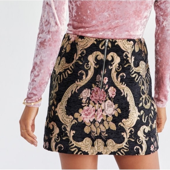Francesca’s Floral Baroque Skirt - Mini Skirt Small - Picture 5 of 9
